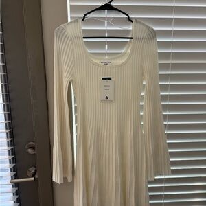 Elegant White Ribbed Dress
